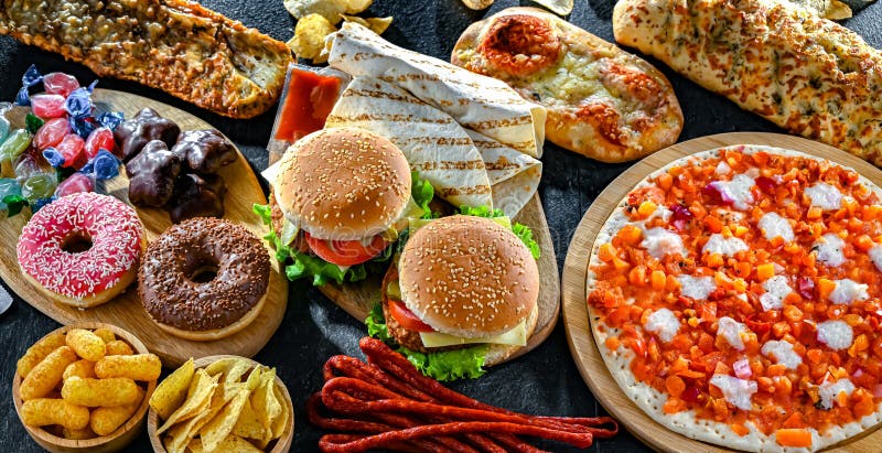 Alimentos que aumentan el riesgo de cáncer. Comida chatarra imagenes de archivo
