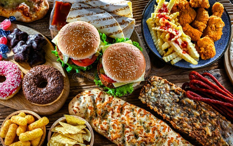 Alimentos que aumentan el riesgo de cáncer. Comida chatarra foto de archivo libre de regalías