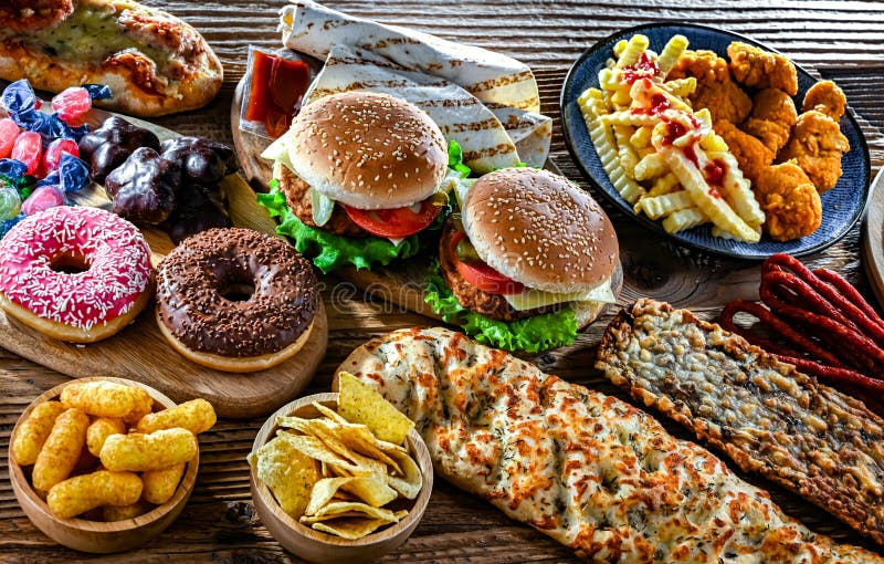 Alimentos que aumentan el riesgo de cáncer. Comida chatarra fotos de archivo