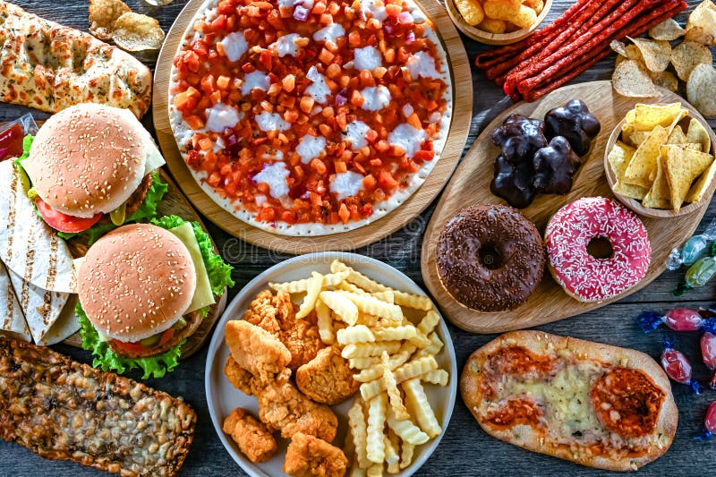 Alimentos que aumentan el riesgo de cáncer. Comida chatarra imagen de archivo libre de regalías