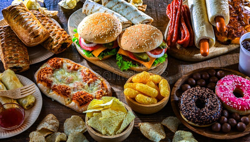 Alimentos que aumentan el riesgo de cáncer. Comida chatarra fotografía de archivo libre de regalías