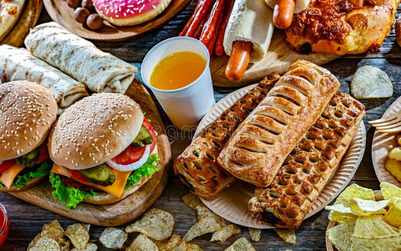 Alimentos que aumentan el riesgo de cáncer. Comida chatarra imagen de archivo