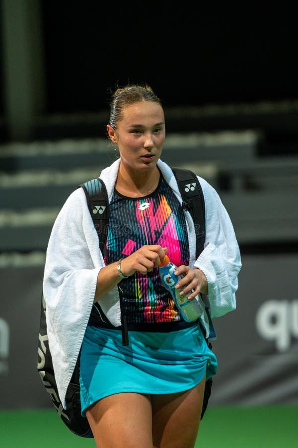 Alina charaeva της ρωσίας σε δράση κατά της sabine liδηλώνουν τη γερμανία κατά τη διάρκεια της credit andorra open women τένις ass στοκ εικόνες με δικαίωμα ελεύθερης χρήσης