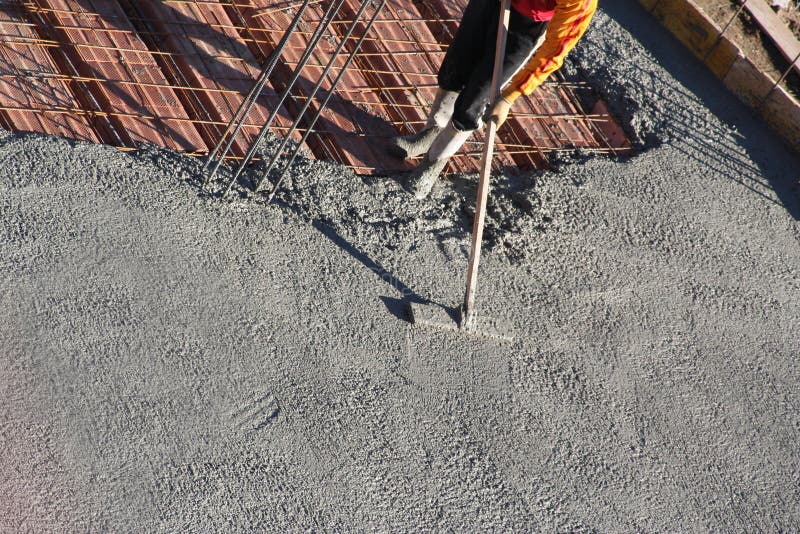 Alisando o cimento imagens de stock royalty free