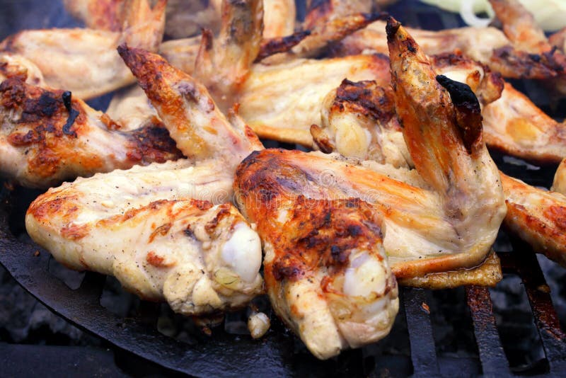 Alitas De Pollo Adobadas a La Parrilla Imagen de archivo - Imagen de  parrilla, asador: 182073569