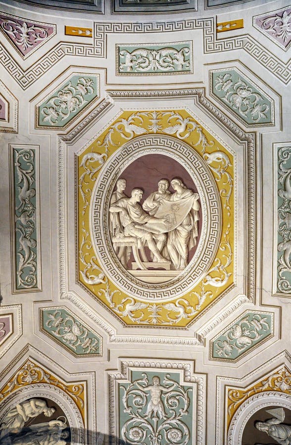 Alivio de Bas pinturas en el techo del Vaticano imagen de archivo Alivio de Bas pinturas en el techo del Vaticano imagen de archivo