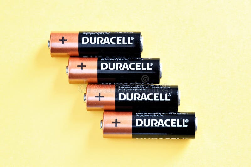 4 alkaline batteries of the Duracell trademark