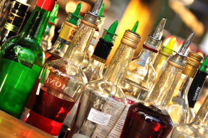 Alkohol wiele butelki zdjęcie stock Alkohol wiele butelki zdjęcie stock