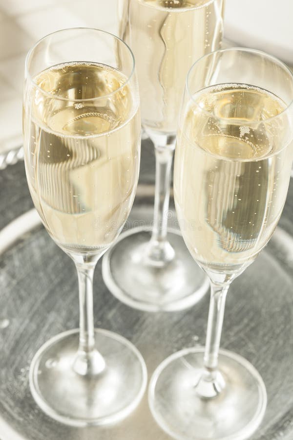 Alkoholiserad bubblig Champagne för nya år arkivfoto Alkoholiserad bubblig Champagne för nya år arkivfoto