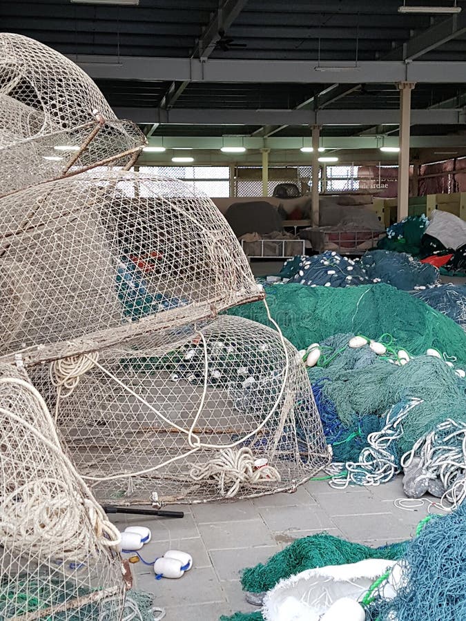Alla fisknät, hummerkrukor och flöten, får prepred för dagarbetet på havet royaltyfri fotografi Alla fisknät, hummerkrukor och flöten, får prepred för dagarbetet på havet royaltyfri fotografi