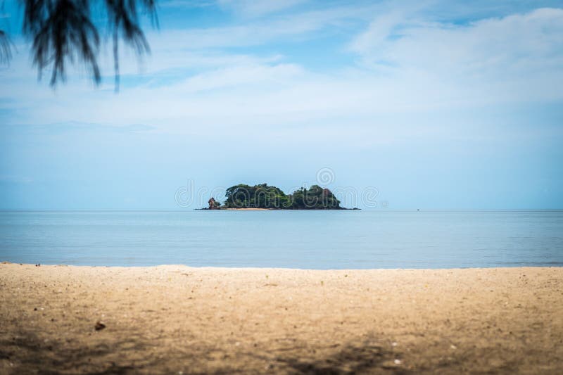 Alleine auf der Insel stockbild. Bild von wasser, relax - 15458875