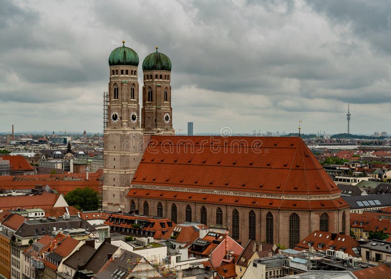 Allmän flyg- sikt av Munich från ett torn fotografering för bildbyråer Allmän flyg- sikt av Munich från ett torn fotografering för bildbyråer