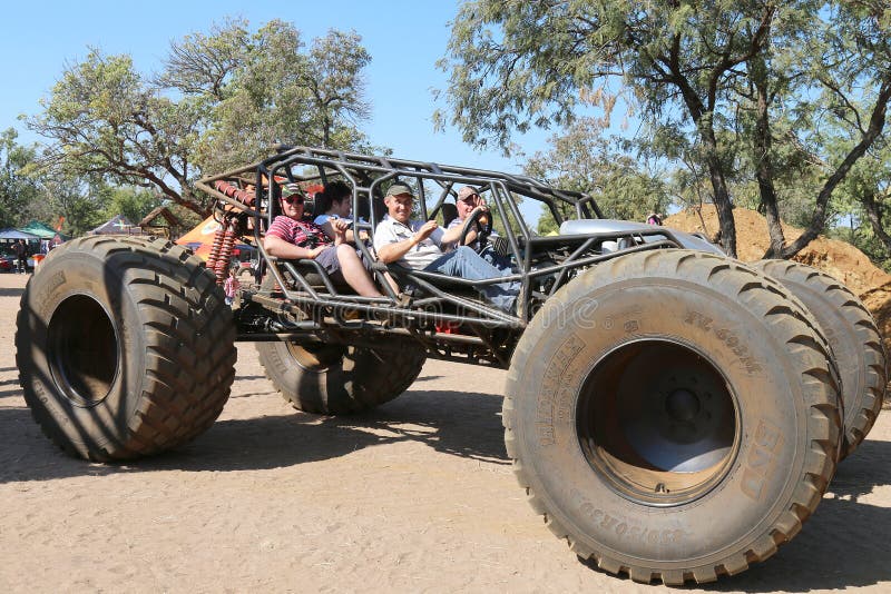 Allmänhet som togs på den öppna stora foten, sid den stora ritten för glädje 4x4 royaltyfri fotografi Allmänhet som togs på den öppna stora foten, sid den stora ritten för glädje 4x4 royaltyfri fotografi