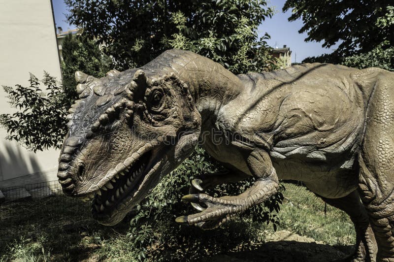 The statue of Allosaurus in the Abruzzosauro dinosaur parc. The statue of Allosaurus in the Abruzzosauro dinosaur parc