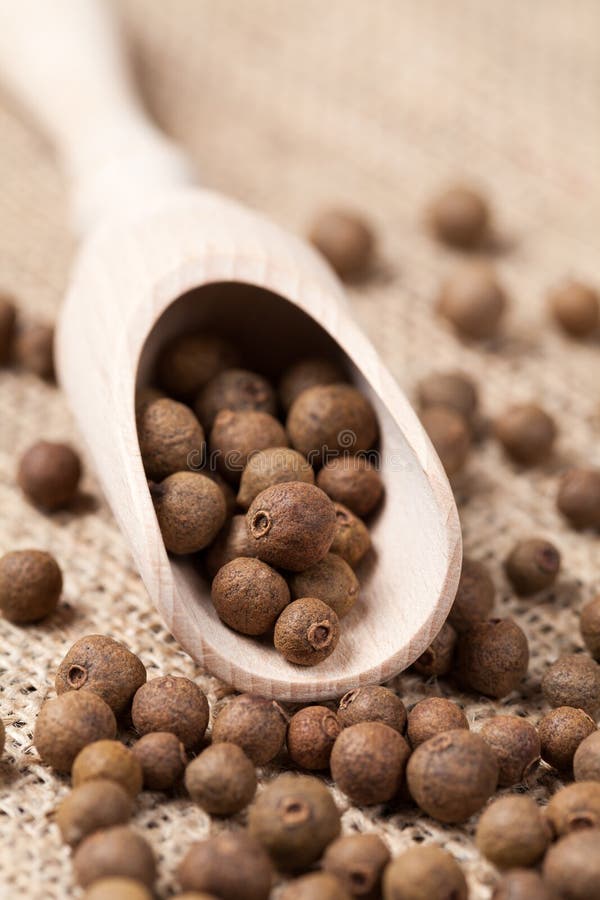 Allspice pepper flavour spice seeds in wooden