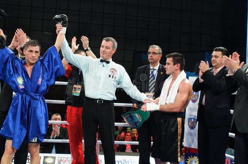 Allumette de boxe pour le titre méditerranéen de WBS photo libre de droits Allumette de boxe pour le titre méditerranéen de WBS photo libre de droits