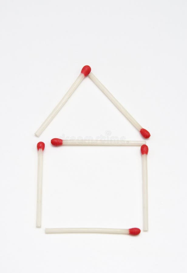 Allumettes sous une forme de maison photographie stock libre de droits Allumettes sous une forme de maison photographie stock libre de droits