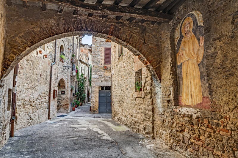 Allée antique dans Bevagna, Ombrie, Italie photos stock Allée antique dans Bevagna, Ombrie, Italie photos stock