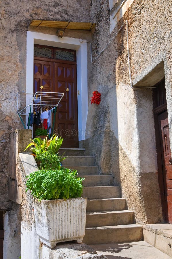 Download Allée Morano Calabro La Calabre L'Italie Image stock - Image du trappe, boîtier: 45358085