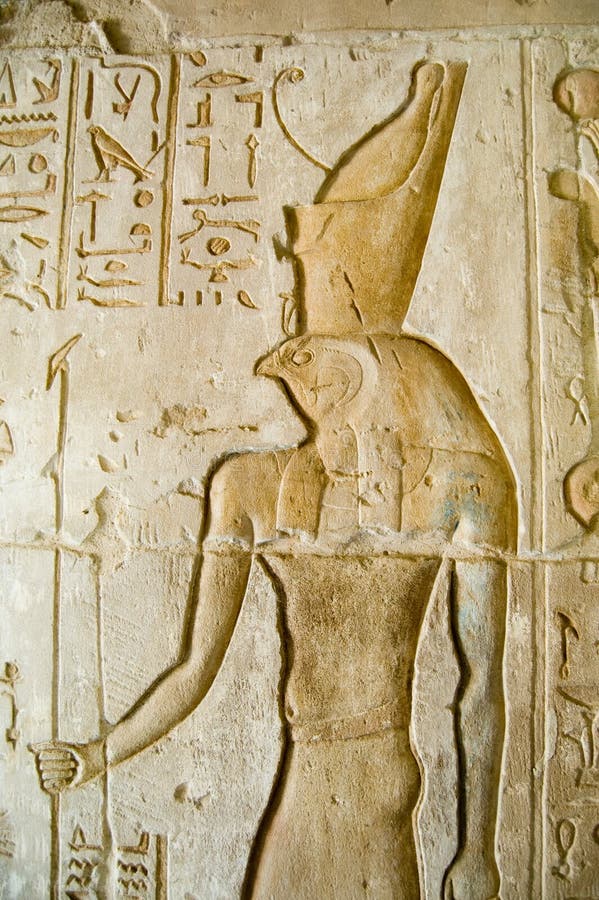 Allégement de bas de Horus, temple d'EL Medina de Deir image libre de droits Allégement de bas de Horus, temple d'EL Medina de Deir image libre de droits
