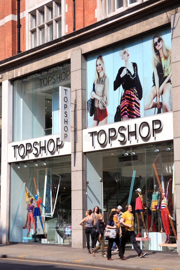 Almacén de ropa de Topshop fotografía de archivo libre de regalías Almacén de ropa de Topshop fotografía de archivo libre de regalías