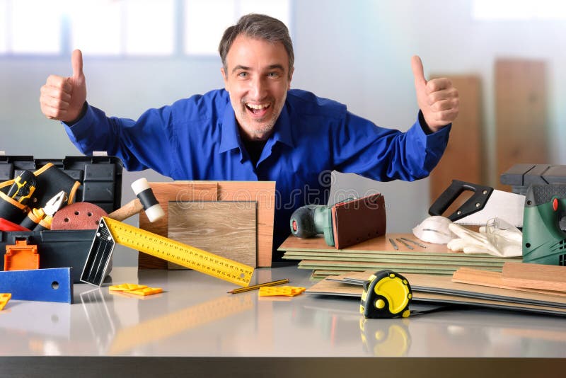 Almacén distribuidor de material y herramientas de parquet con ok fotos de archivo libres de regalías