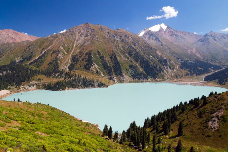 almaty stor lake royaltyfria foton almaty stor lake royaltyfria foton