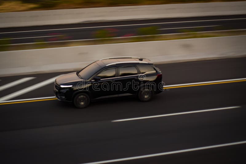 Almaz Rs Suprey fährt schnell auf der transjawa Autobahn stockbilder