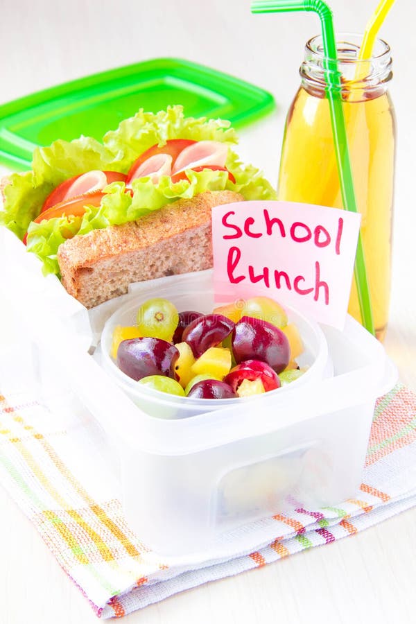 Almuerzo de Bento para su niño en la escuela, caja con un sandwic sano imagenes de archivo Almuerzo de Bento para su niño en la escuela, caja con un sandwic sano imagenes de archivo