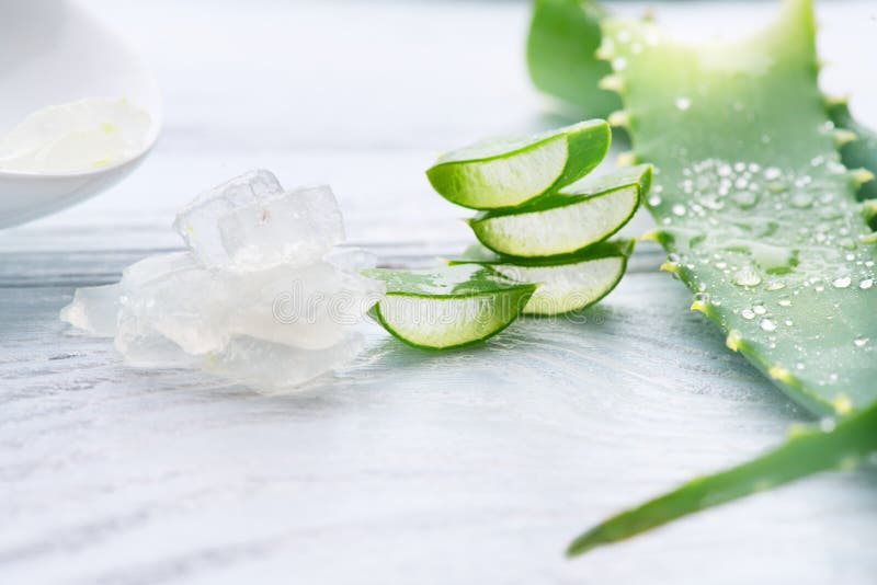 Aloe κινηματογράφηση σε πρώτο πλάνο πηκτωμάτων της Βέρα Τεμαχισμένα καλλυντικά ανανέωσης Aloevera φυσικά οργανικά, εναλλακτική ια στοκ φωτογραφία με δικαίωμα ελεύθερης χρήσης Aloe κινηματογράφηση σε πρώτο πλάνο πηκτωμάτων της Βέρα Τεμαχισμένα καλλυντικά ανανέωσης Aloevera φυσικά οργανικά, εναλλακτική ια στοκ φωτογραφία με δικαίωμα ελεύθερης χρήσης