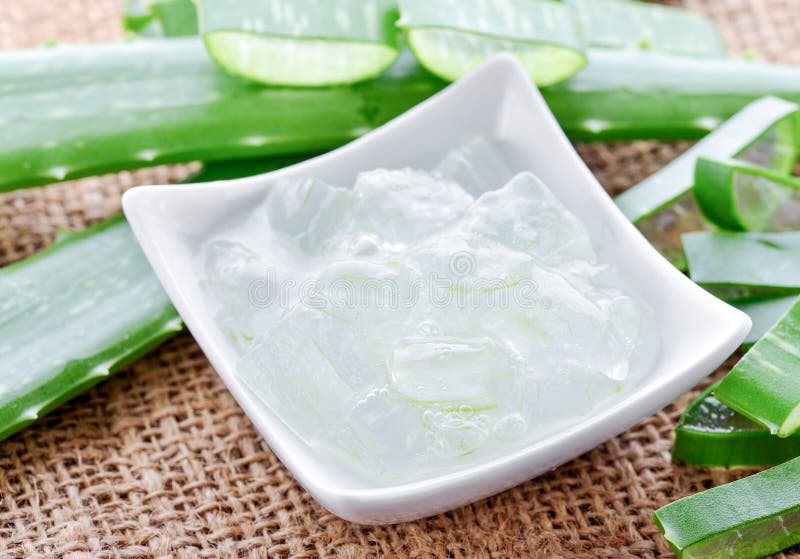 Aloevera-Gel in der Schüssel lizenzfreies stockfoto Aloevera-Gel in der Schüssel lizenzfreies stockfoto