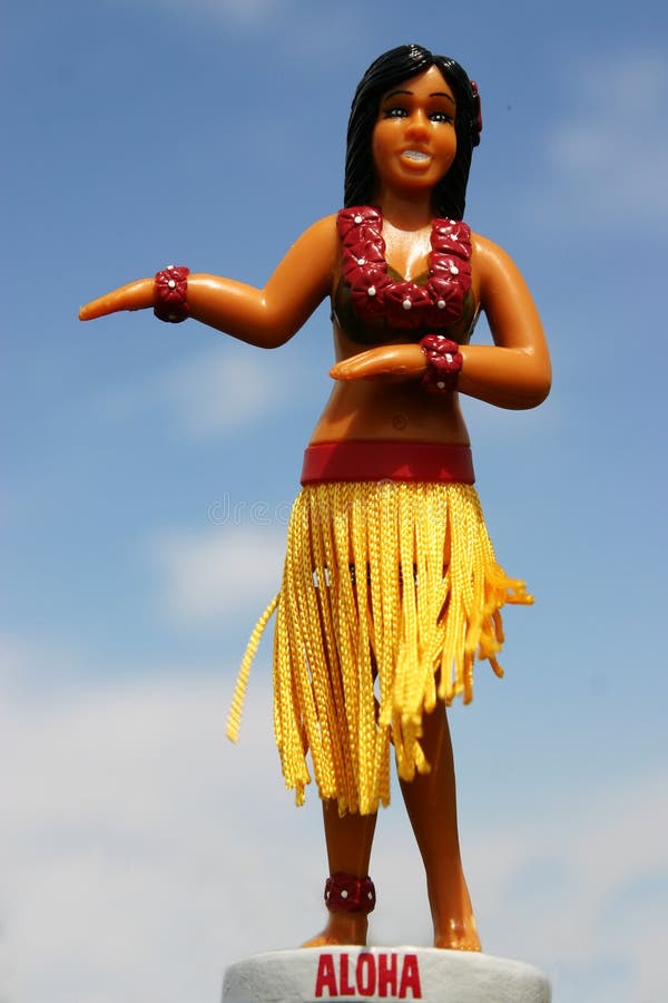 Poupée De Danseur De Danse Polynésienne Sur Le Voyage Par La Route De  Voiture D'Hawaï Photo stock - Image du île, plastique: 53777778