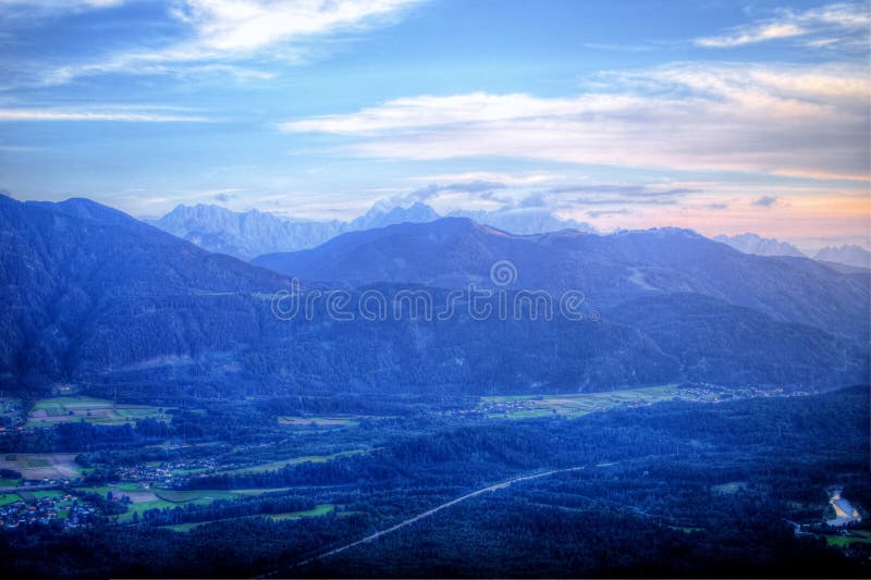 Alpes autrichiens dans Carinthie, près de Villach Alpenstrasse image stock Alpes autrichiens dans Carinthie, près de Villach Alpenstrasse image stock