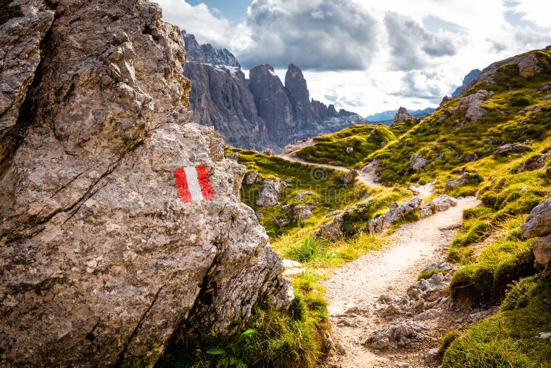 Alpes du sud du Tyrol Italie sella tor gruppo d'inscription de sentier de montagne