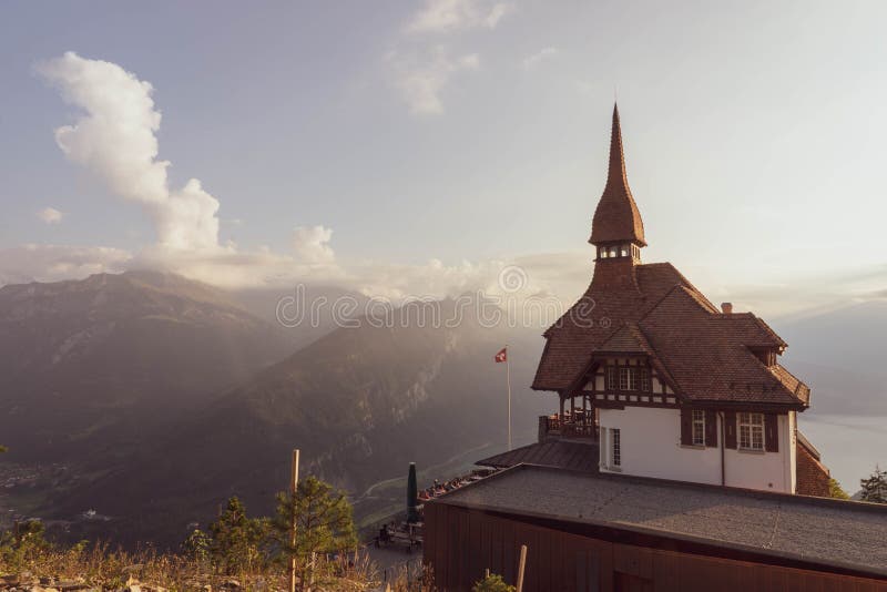 Alpes suisses, une surveillance plus dure de kulm image libre de droits Alpes suisses, une surveillance plus dure de kulm image libre de droits