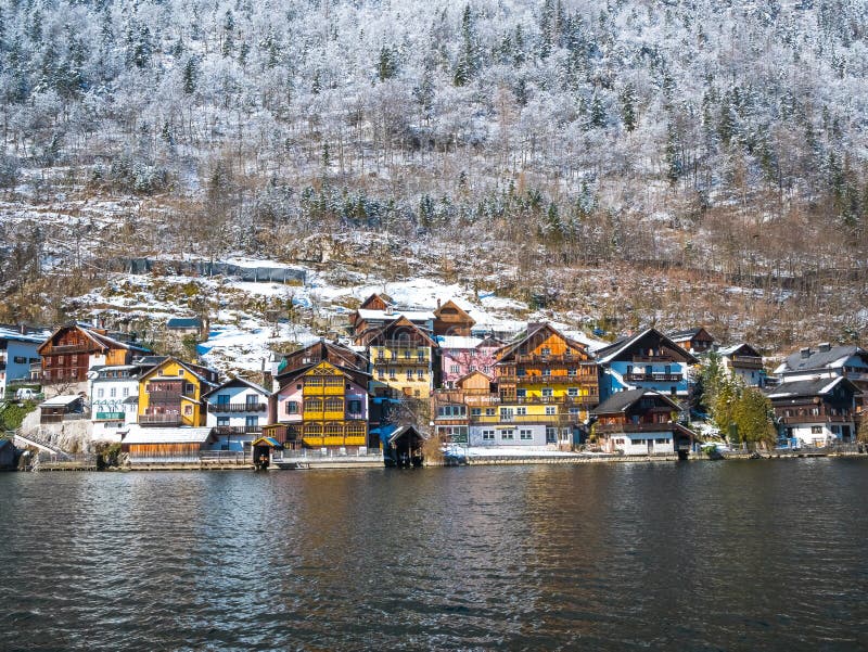 Alpine Dörfer Hallstatt in Österreich eins des schönsten Wintersaisonschnee moutain stockfoto Alpine Dörfer Hallstatt in Österreich eins des schönsten Wintersaisonschnee moutain stockfoto