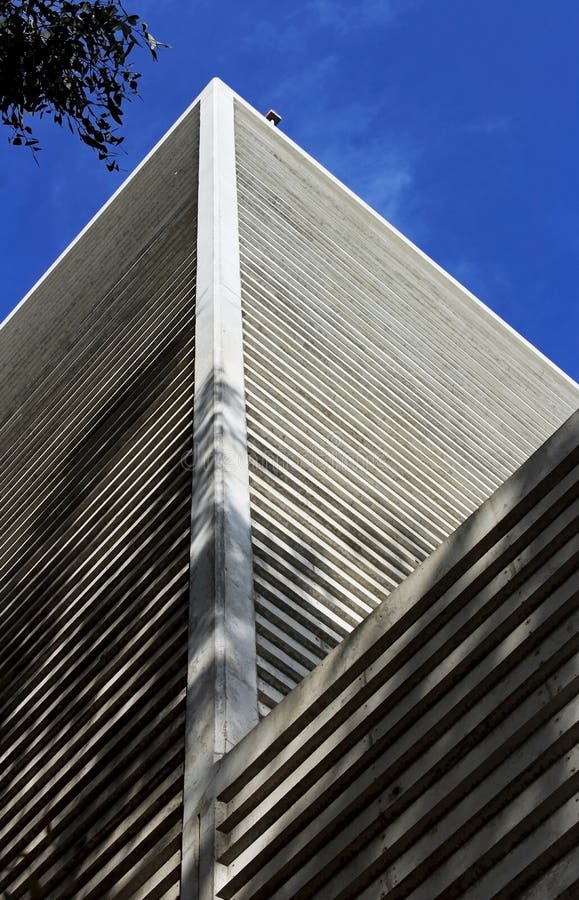 Alta costruzione del laboratorio di fisica della baia, UCSD immagine stock Alta costruzione del laboratorio di fisica della baia, UCSD immagine stock