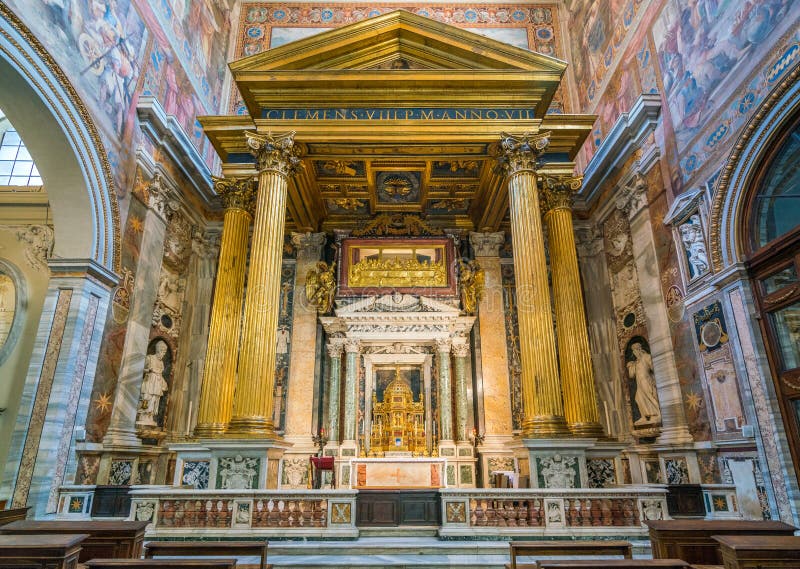 Altaar van het Heilige Sacrament, in de Basiliek van Heilige John Lateran in Rome royalty-vrije stock fotografie Altaar van het Heilige Sacrament, in de Basiliek van Heilige John Lateran in Rome royalty-vrije stock fotografie