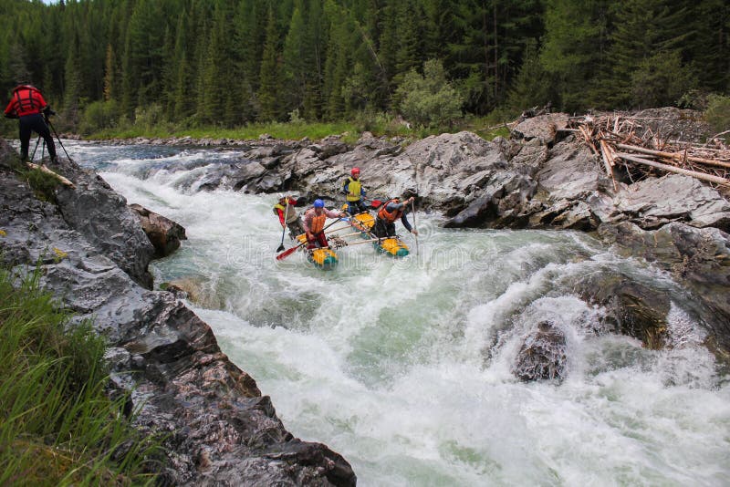 Altai-Republik Extremes Flößen auf dem Bashkaus-Fluss stockbild Altai-Republik Extremes Flößen auf dem Bashkaus-Fluss stockbild