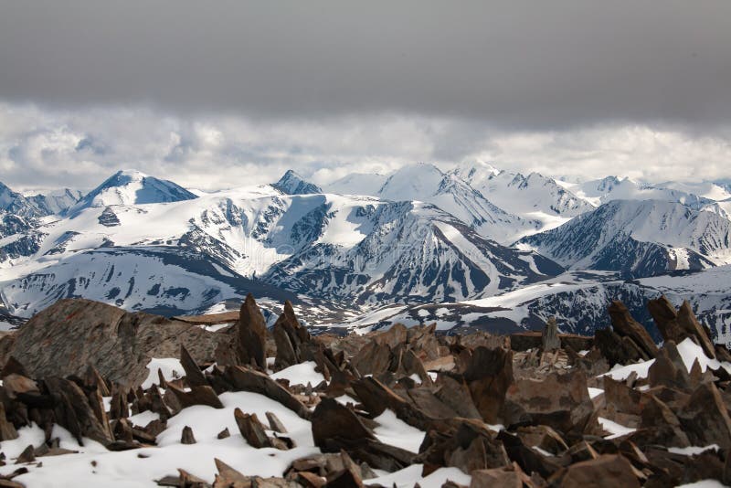 Altai stânci glaciare. Altai mountain range with rocks glacare and snow