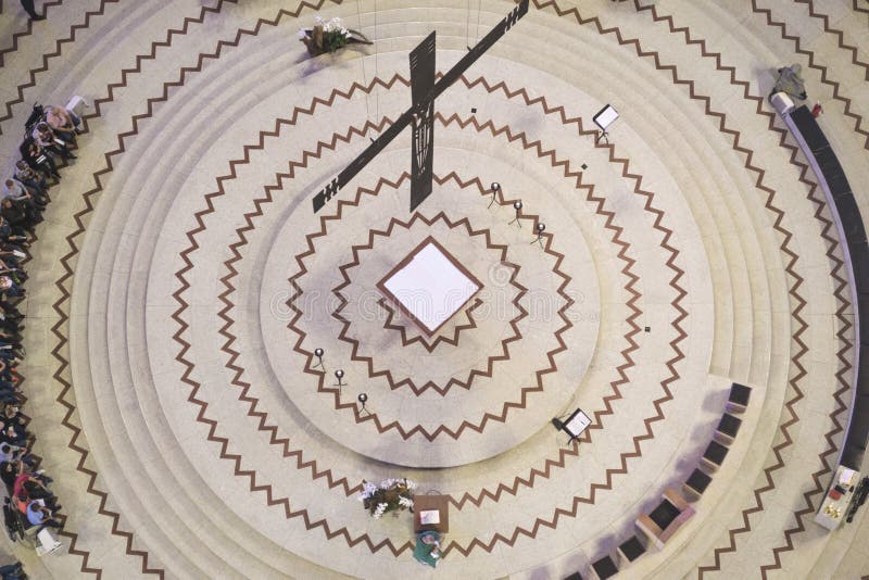 Altar central da catedral de Aparecida em Sao Paulo, Brasil fotos de stock Altar central da catedral de Aparecida em Sao Paulo, Brasil fotos de stock