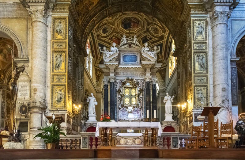 Altare av det kyrkliga Santaet Maria del Popolo royaltyfri foto Altare av det kyrkliga Santaet Maria del Popolo royaltyfri foto