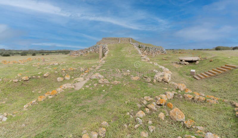 Prehistoric or pre-Nuragic altar Monte d'Accoddi, ancient sanctuary in northern Sardinia. Prehistoric or pre-Nuragic altar Monte d'Accoddi, ancient sanctuary in northern Sardinia