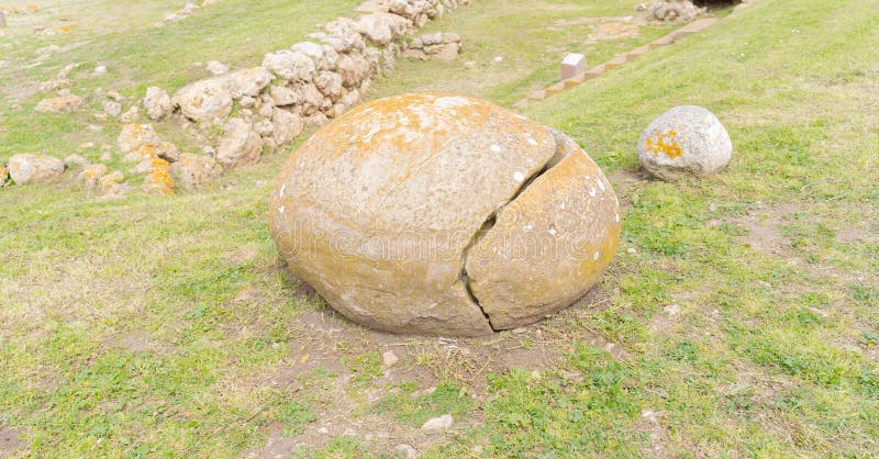 Prehistoric or pre-Nuragic altar Monte d'Accoddi, ancient sanctuary in northern Sardinia. Prehistoric or pre-Nuragic altar Monte d'Accoddi, ancient sanctuary in northern Sardinia