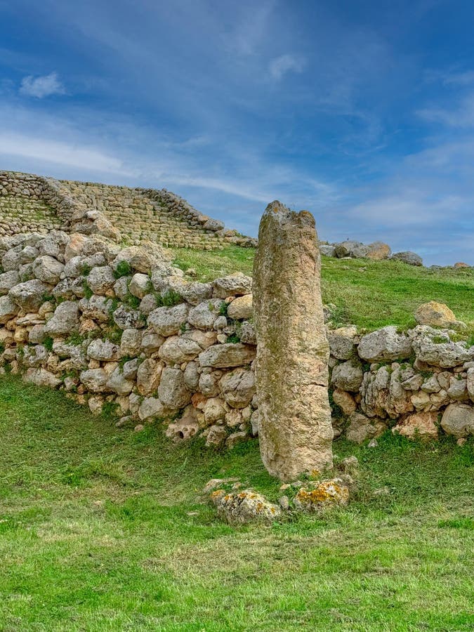 Prehistoric or pre-Nuragic altar Monte d'Accoddi, ancient sanctuary in northern Sardinia. Prehistoric or pre-Nuragic altar Monte d'Accoddi, ancient sanctuary in northern Sardinia