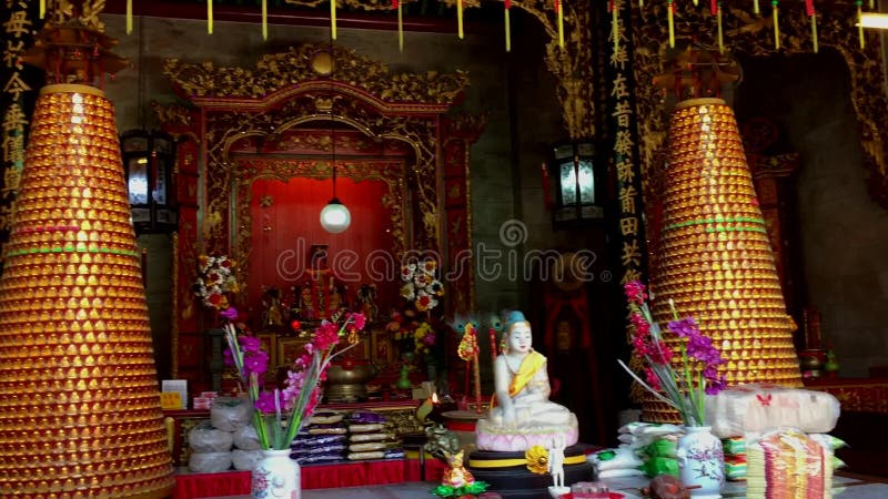 Altari al tempio cinese a Penang, Malesia