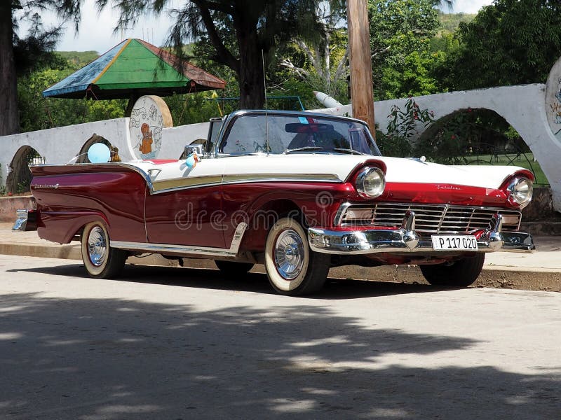 Alte Amerikanische Autos In Kuba Redaktionelles Bild ...
