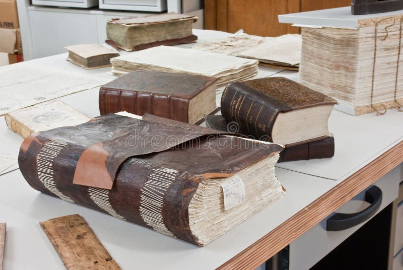 Alte Bücher der Laborwiederherstellung stockbild Alte Bücher der Laborwiederherstellung stockbild