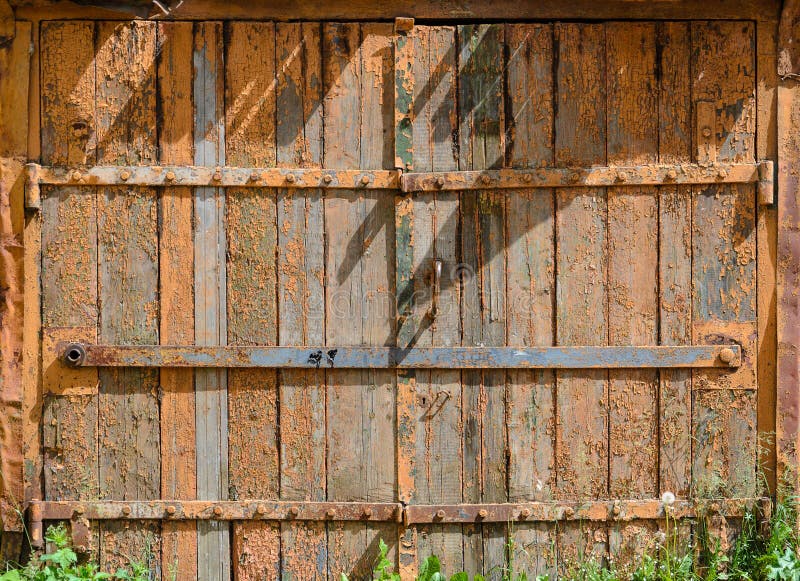 Alte gemalte Holztür lizenzfreie stockfotos Alte gemalte Holztür lizenzfreie stockfotos
