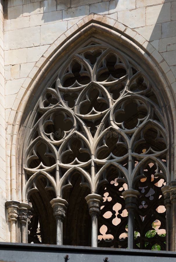 Alte Gotische Fenster Des Episkopalen Palastes Stockfoto